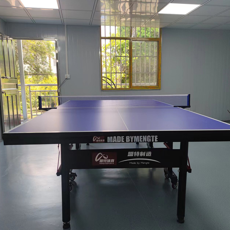 室内折叠移动乒乓球台-谈求吧乒乓球台源头生产工厂